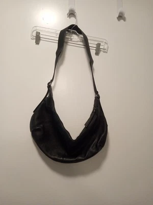 Nuevo con etiquetas Bolso Hobo Negro Escarlata Cartera Cuero Sintético Correa Ajustable Foto 1 de 4