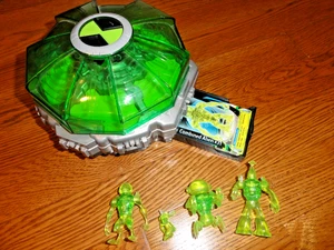 Ben 10 Alien Creation Challenge Playset w/3 Figures & 8 Cards –Timer Not Worki - Picture 1 of 14