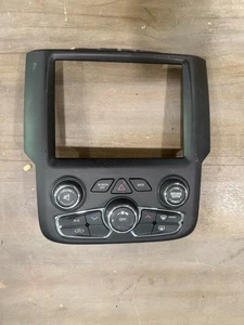 2013-2018 Dodge Ram 1500 8.4" Radio Climate Control HVAC 8.4" Display 1UJ96DX9AJ - Picture 1 of 3