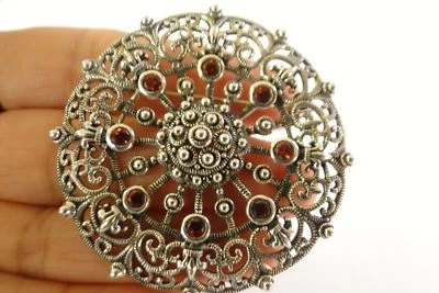 Брошь-подвеска на булавке из серебра 925 пробы с украшением из красного граната - Изображение 1 из 4