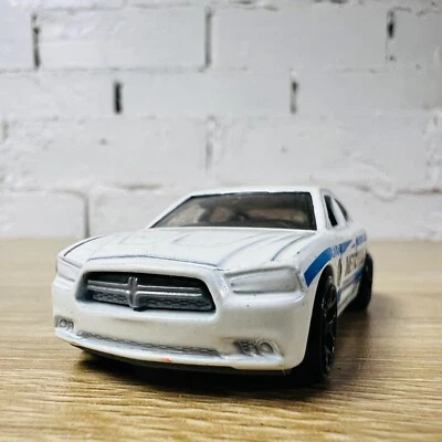 11 Dodge Charger R/T Blanco Azul Metropolis Police Car 2016 Batman vs Superman Foto 1 de 4