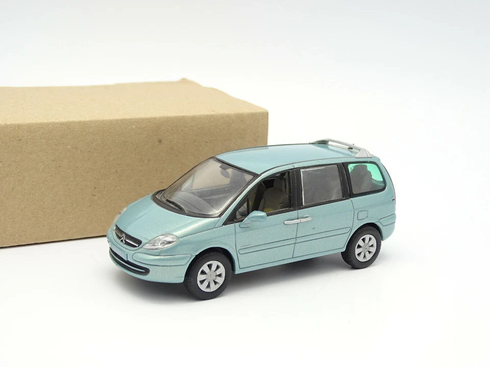 NOREV Sb 1/43 - Citroen C8 Blue Metal - image 1 of 1