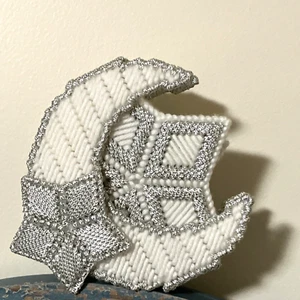VTG UNIQUE Plastic Canvas Moon & Stars Metallic Silver White Coasters & Holder - Picture 1 of 16