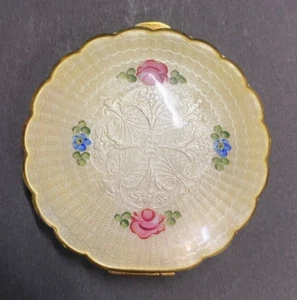 VTG R&G CO. PASTEL YELLOW ENAMEL HAND PAINTED FLOWERS POWDER & BLUSH COMPACT - Picture 1 of 17