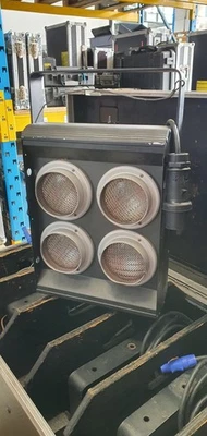 BLINDER ACCECATORE ALOGENO 4 X 650W perfettamente funzionante! NO DMX DJ DIMMER - Immagine 1 di 4