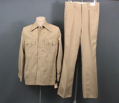 Traje de ocio para hombre de colección como nuevo años 70 caqui 2 piezas talla 40 L años 70 disco poliéster Foto 1 de 4
