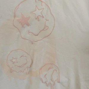 Torrid Smiley Doodles Stickerei T-Shirt klassische Passform Jersey Langarm Plus 4X - Bild 1 von 5