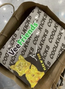 SIGNED Veefriends x Coolkicks Flex’n Foxfigurine In Hand SIGNED By Gary Vee - Picture 1 of 4
