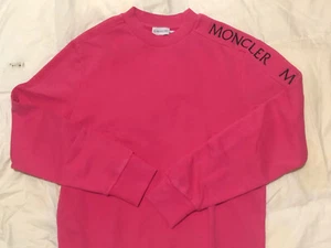 Moncler Rundhalsausschnitt Pullover rosa Ärmel Logo Gr. Small (Unisex) Neu mit Etikett - Bild 1 von 7