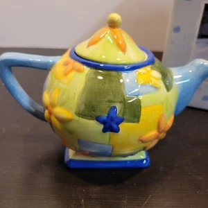 Oneida Kitchen Country Bouquet Collectible Mini Teapot - Modern Floral - Picture 1 of 6