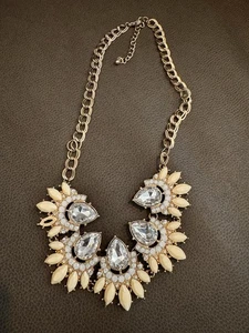 Collana girocollo giallo tono oro - Foto 1 di 7
