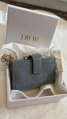 Tarjetero Lady Dior Jasmine - Patente azul cielo Cannage piel de becerro con leve defecto Foto 1 de 3