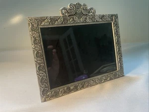 Vintage Brass Heavy Picture Frame Floral Scroll Leaves Crest Quality - Picture 1 of 7