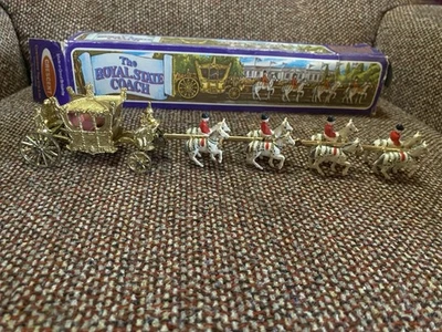 Crescent Toy British Conmemorative Royal State Coach - 1977 pintado a mano fundido a presión Foto 1 de 4