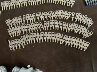 10 - Izzy 2 Hole #14-10 Stranded Wire Lug 14-10-cu Copper New - Image 1 of 4