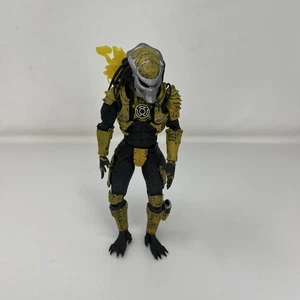 Modellino Neca Lanterna Verde Giallo Sinestro Predator usato solo - Foto 1 di 10