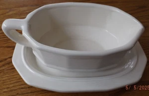 PFALTZGRAFF Heritage Off White # 435 Gravy Boat With Underplate - Picture 1 of 6