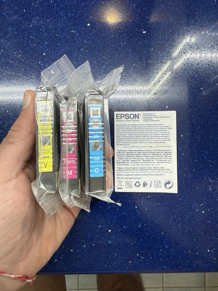 Cartucce ORIGINALI Epson Fragola Multipack 3 Colori 29 Claria Manca Nero - Immagine 1 di 4