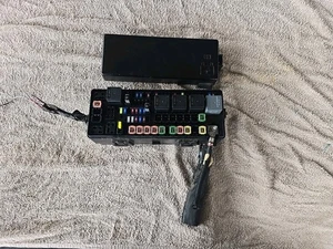 2005-2014 Dodge Charger Chrysler 300 Fuse Box Rear Trunk OEM Power Distribution - Picture 1 of 7