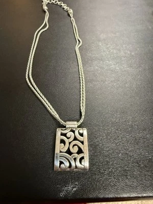 Collar colgante Brighton de plata esterlina con remolino colgante tejido de trigo 18" Foto 1 de 2