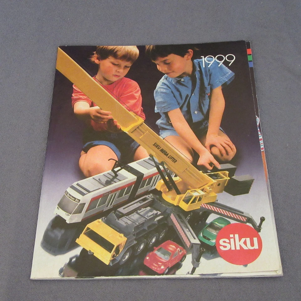 773B Siku Catalogo 1999 32 Pagine 11,5 X 14,7 CM - Immagine 1 di 4