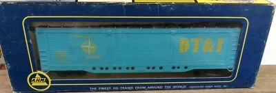AHM HO 56' DT&I Roll Up Side Doors Box Car - Image 1 of 3