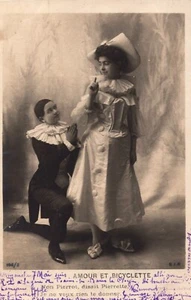 Payaso Pierrot Niños Amour Et Bicicleta De Colección RPPC 03.77 - Imagen 1 de 2