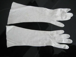 PAIR OF VINTAGE FRENCH LADIES SOFT KID LEATHER GLOVES CREAM BRANDED SIZE 6 1/2 - Picture 1 of 9