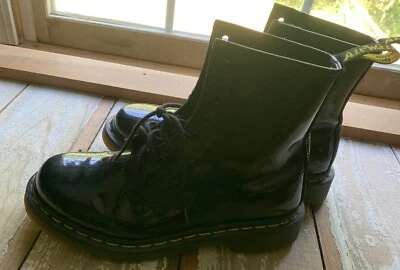 Bota Dr. Martens 1460 Originals Ocho Ojos con Cordones Negro Charol Talla 7 Foto 1 de 4