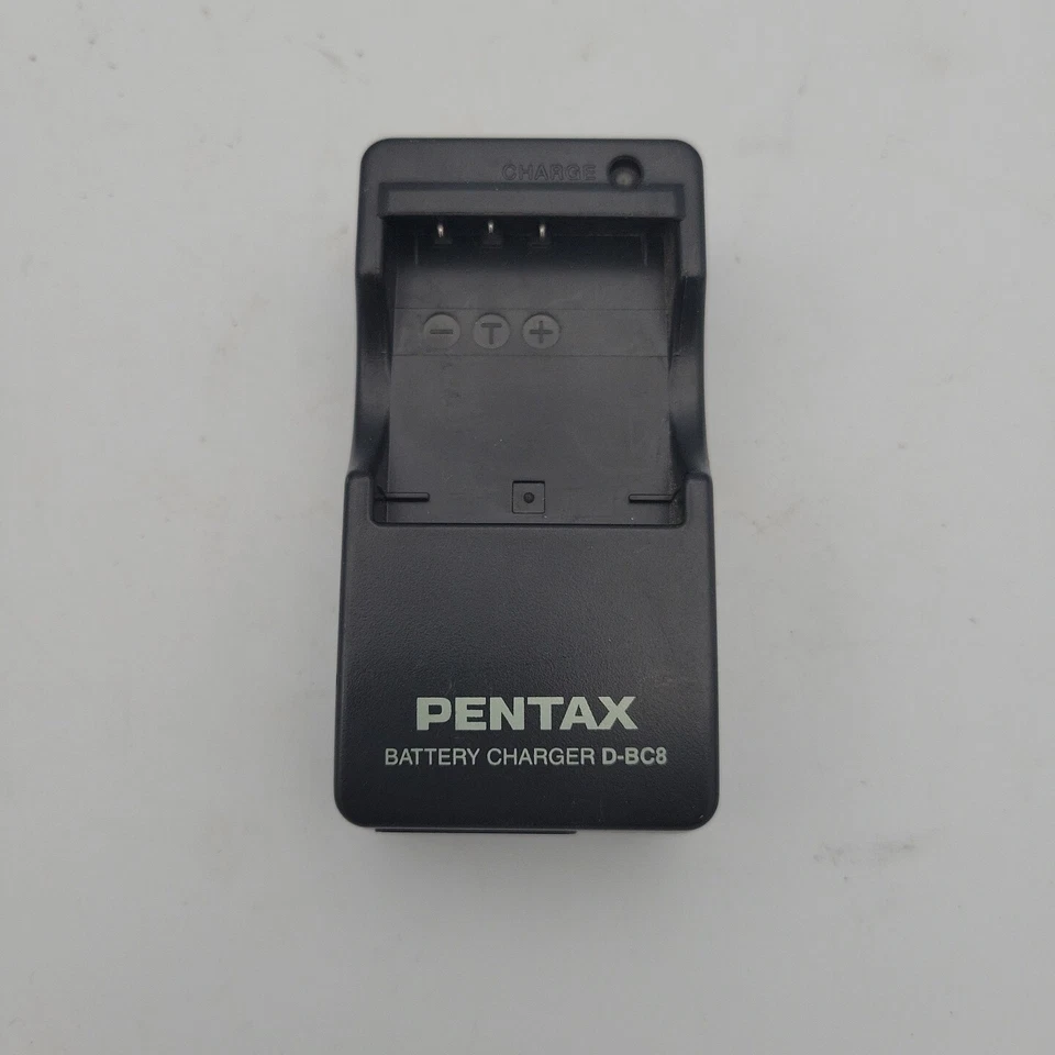 Cargador de batería PENTAX D-BC8 OEM para usar la batería Pentax D-Li95 Foto 1 de 3