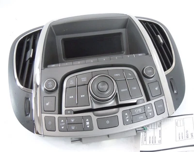 Painel de controle de rádio AM FM Buick LaCrosse 2010-2012 com aberturas e tela de informações fabricante de equipamento original - Imagem 1 de 4