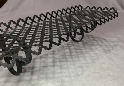 Juego de 2 estantes de malla metálica negra a juego decoración ornamentada vintage años 70 Foto 1 de 4