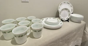 Corelle Winter Holly 31 piece Dish Set Christmas Dinnerware Service for 8 USA - Picture 1 of 16