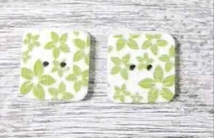 square wood sewing buttons 2 holes 1/2 inch crafts flower green white USA seller - Picture 1 of 2