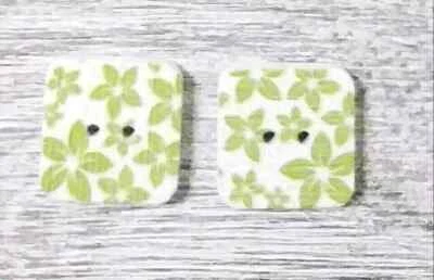 square wood sewing buttons 2 holes 1/2 inch flower green white new - Image 1 of 2