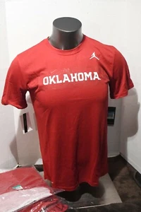 🔥🔥Nike Air Jordan Men's Oklahoma Sooners T-Shirt Crimson  Mens S-3XL NWT  - Picture 1 of 6