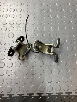 2022-25 TOYOTA TUNDRA SEQUOIA ПЕРЕДНЯЯ ПРАВАЯ БОКОВАЯ ДВЕРНАЯ ПЕТЛЯ НИЖНЯЯ И ВЕРХНЯЯ ПАРА OEM - Изображение 1 из 4