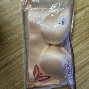 Womens Molded Cup Wide Strap Ballet Pink Satin Support Bra Sz 48/D - Picture 1 of 12