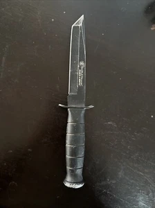 Smith & Wesson search and rescue knife no Sheath  - Picture 1 of 1