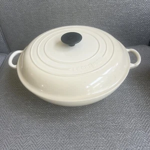 Vintage Le Creuset Dutch Oven #30 -Almond White Cream Rare!! 2.5 Quart EUC - Picture 1 of 24