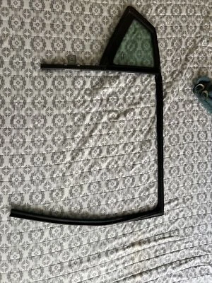 Nissan Máxima 2016-2023 puerta trasera derecha ventana canal de funcionamiento con vidrio de ventilación OEM Foto 1 de 2