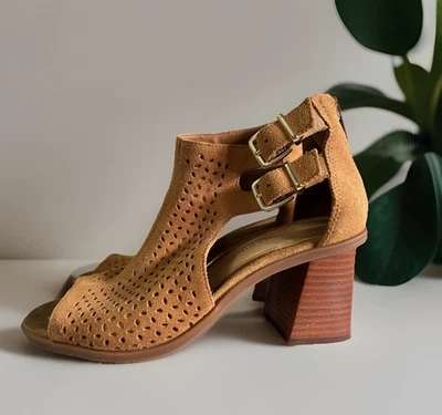Alex Marie Hoplee Tan Laser-Cut Suede Peep-Toe Sandals Stacked Block Heels  6 M - Image 1 of 4