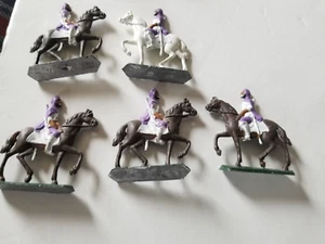 METALLGUSS SARAZENEN ZU PFERD FIGUREN BEMALT 5 STÜCK - Bild 1 von 2