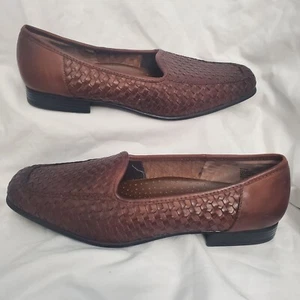 St. John’s Bay Women’s Leather Loafers Brown 10M 024-2200 - Picture 1 of 8