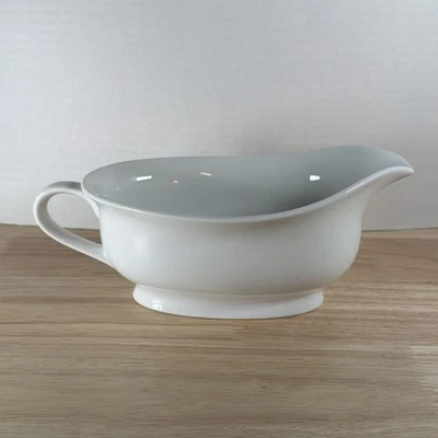 Pottery Barn Classic White Porcelain Gravy Boat Tabletop Serveware Dish Elegant - Image 1 of 4