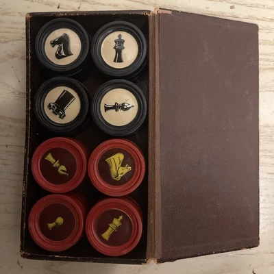 Старинный Гуттаперча диск шахматы комплект гражданской войны эпохи с коробкой редкая! Шикарное состояние товара - Изображение 1 из 4