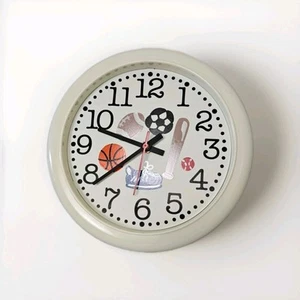 1984 neun Zoll runde handbemalte Uhr Sportmotiv von Kiddie Lites und... - Bild 1 von 9