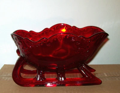 VINTAGE MOSSER GLASS RUBY RED  SLEIGH CENTER PIECE 9.25" *BEAUTIFUL CONDITION..! - Image 1 of 4