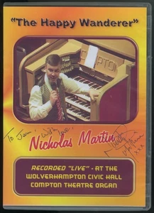 NICHOLAS MARTIN [DVD] - Der glückliche Wanderer [SIGNIERT] [NEUWERTIG] Wolverhampton Compton - Bild 1 von 4