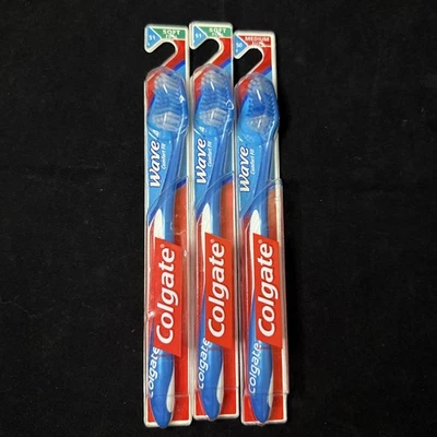 Cepillo de dientes Colgate Wave Comfort Fit suave y mediano. Lote de 3 azules Foto 1 de 3